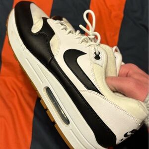 nike air max 1 black gum